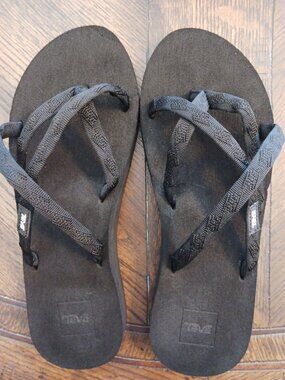 Women's Teva Olowahu Black Slip on Sandals Size 9